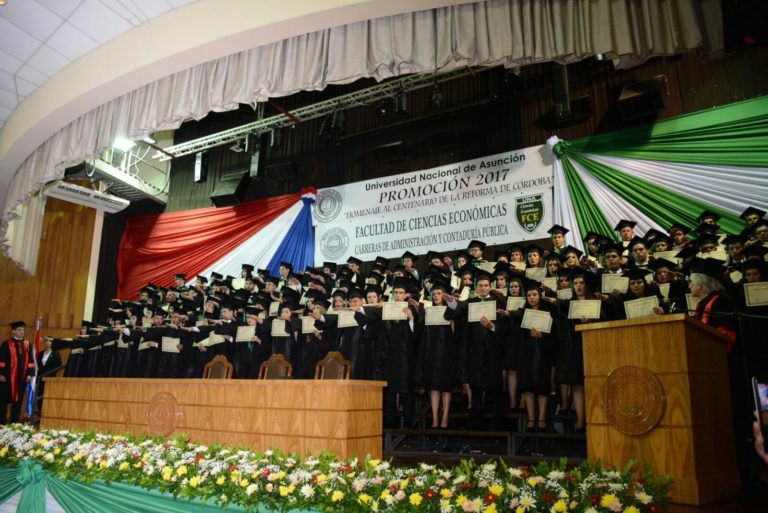 Ciencias Económicas filial Caacupé celebró su ceremonia de colación