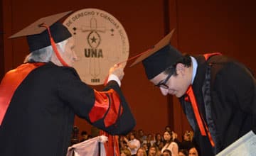 Profesionales del Derecho se gradúan de la UNA