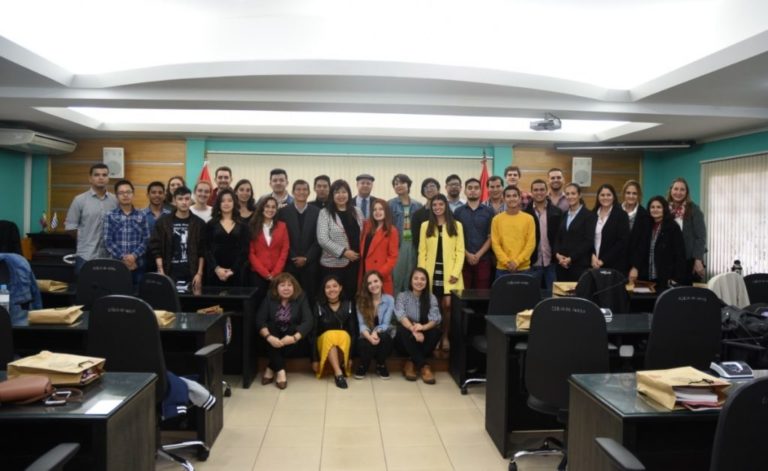 Agasajan en encuentro a estudiantes extranjeros que realizan movilidad en la UNA