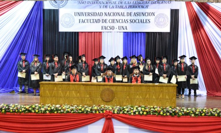 FACSO celebra su primera ceremonia de colación con 22 graduados