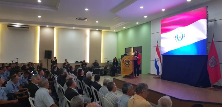 Desarrollan conferencia sobre Itaipú junto al Rectorado de la UNA