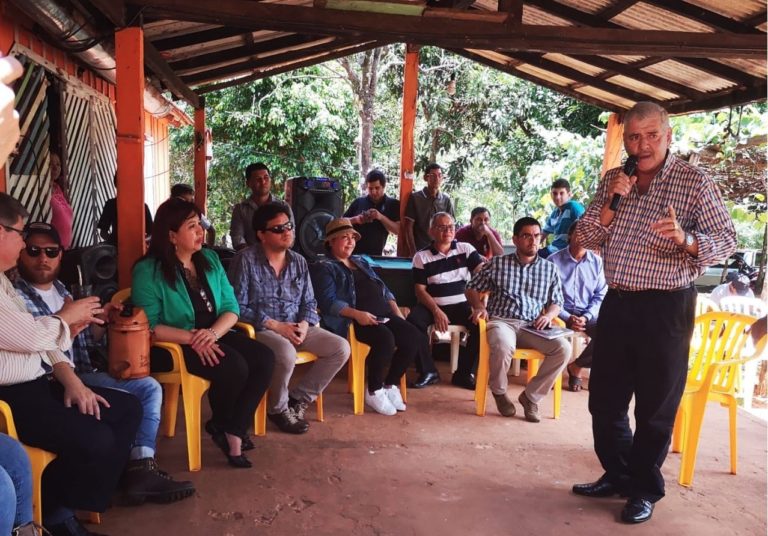 Rectora visitó a colonos de Capiibary que donaron propiedad para sede de la UNA