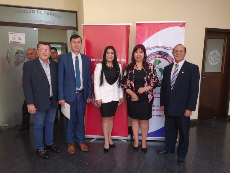UNA y Centro J. Perry-Paraguay firman convenio de cooperación