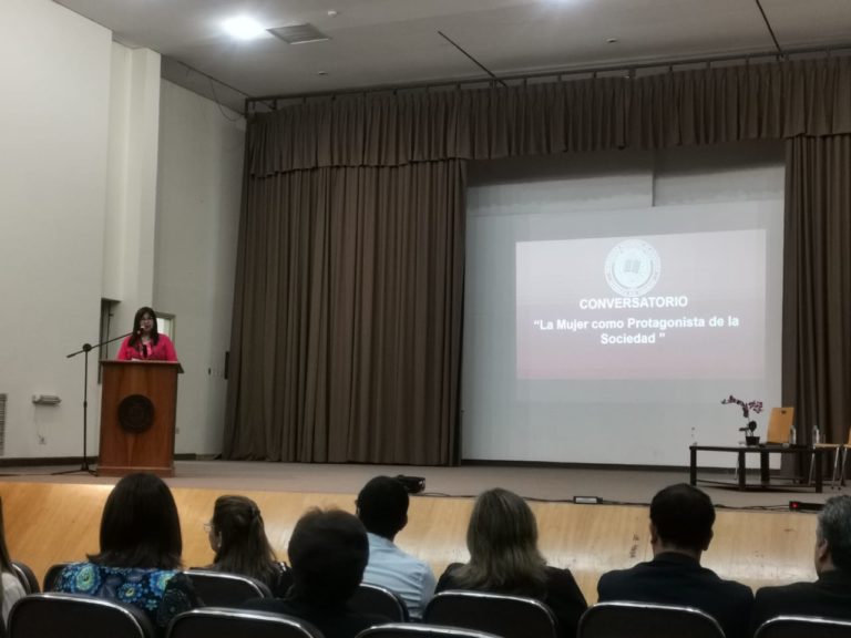 “La mujer como protagonista de la sociedad” es tema en la UNA