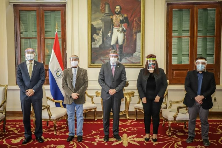 Granja de Impresión 3D: Representantes de la UNA se reunieron con el Presidente de la República