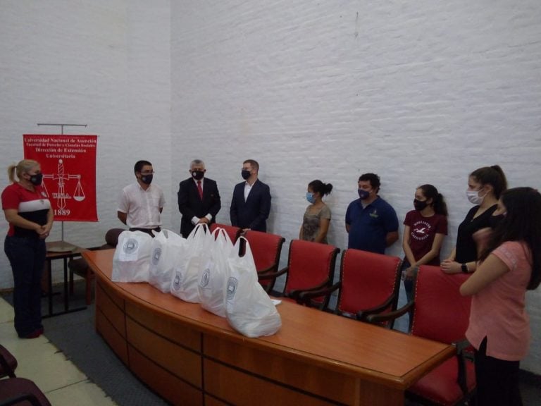 Entregan Kits de alimentos para Ñemoirũ a estudiantes en situación de vulnerabilidad