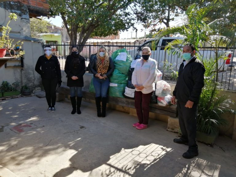 Ñemoirũ – Perchero Móvil: la UNA entrega donaciones en el Bañado Norte