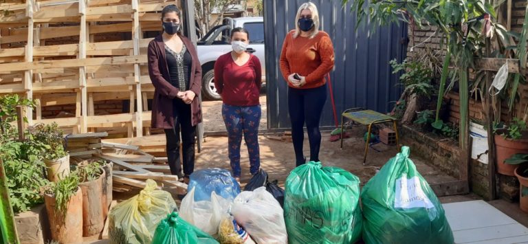 Ñemoirũ – Perchero Móvil: la UNA entrega donaciones en el Bañado Sur