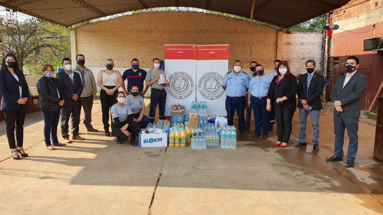 La UNA entrega donaciones a Bomberos de San Lorenzo