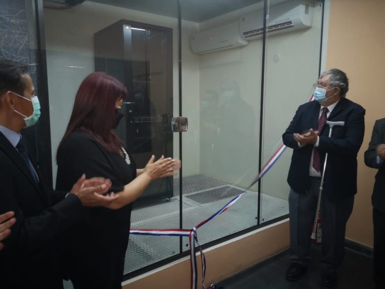 Filosofía-UNA inaugura Data Center