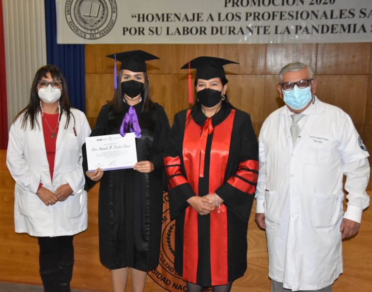 Medicina UNA entrega títulos a Egresados de Posgrados