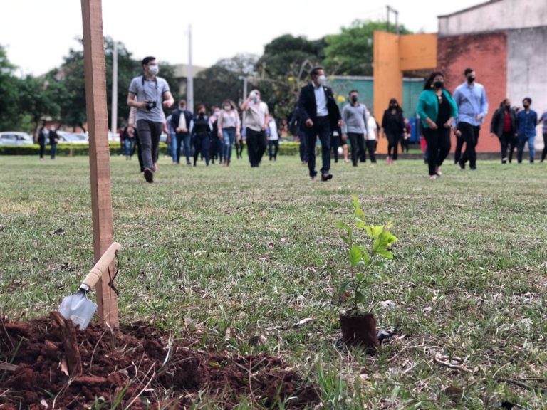 La UNA realiza un Plantatón por la Primavera