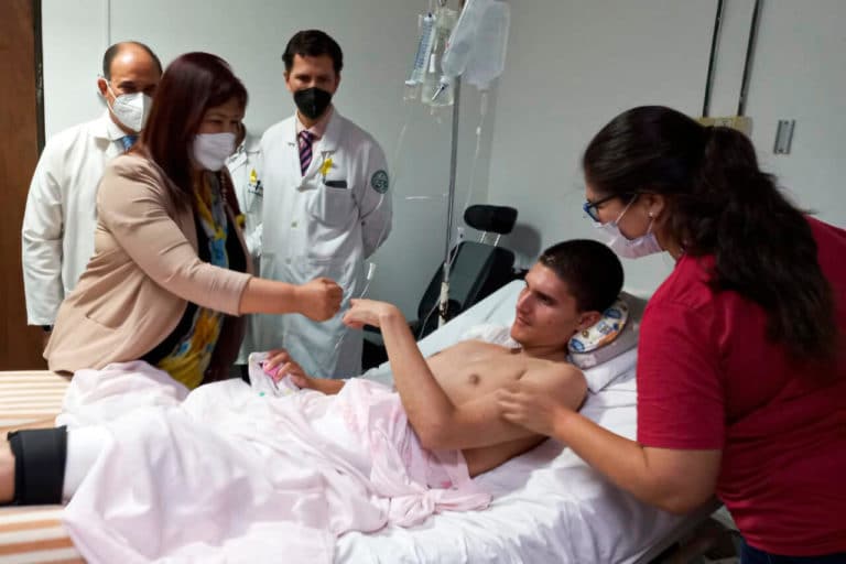 José Zaván se recupera luego de sus cirugías en el Hospital de Clínicas