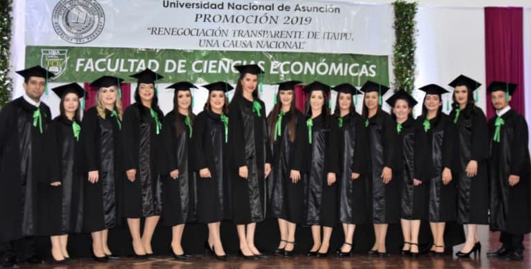 Caaguazú cuenta con 51 nuevos contadores y administradores de la UNA