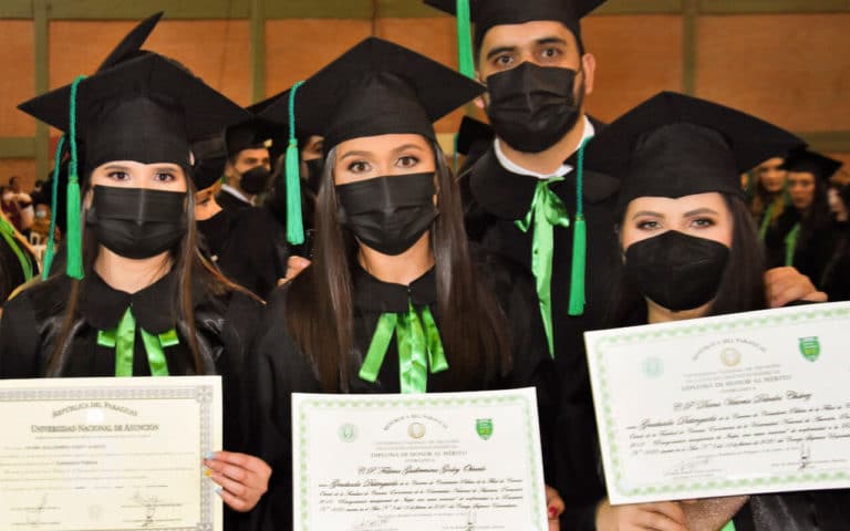 Mejor graduada analizó oportunidad de desarrollo con Anexo C de Itaipu en filial ovetense