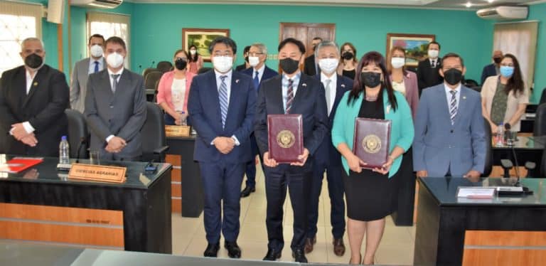 La Universidad de Wossong Corea y la UNA firman acuerdo de cooperación