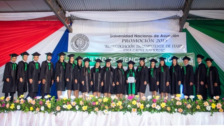 Facultad de Ciencias Económicas promocionó a 19 egresadas y egresados en San Pedro