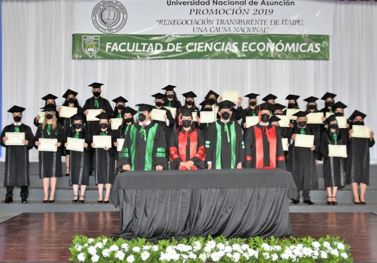 Graduada distinguida de la UNA, filial Villarrica, exige patriotismo en renegociación del Anexo C