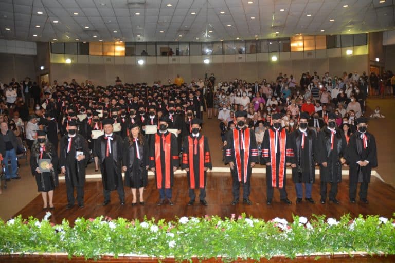 FIUNA inicia ciclo de ceremonias de colación con 101 profesionales de la Ingeniería 