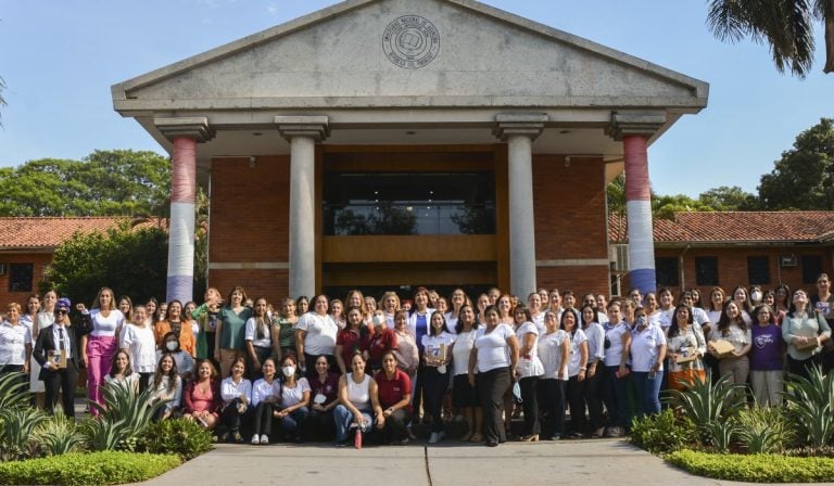 #8M: mujeres líderes de la UNA reciben reconocimientos