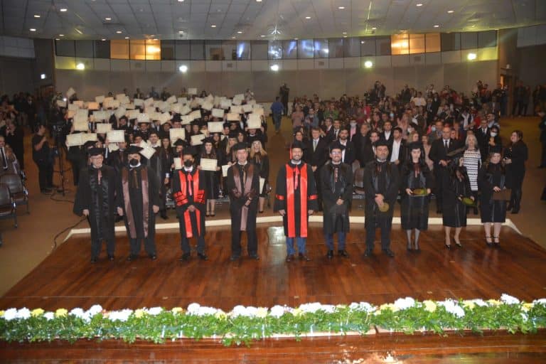 Profesionales de la Facultad de Ciencias Agrarias recibieron sus títulos de la UNA