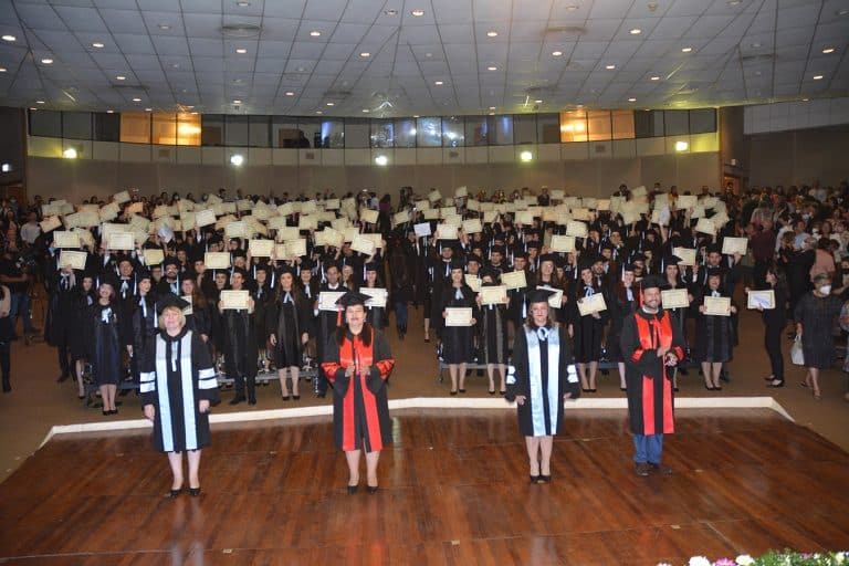 FCQ-UNA celebra a 322 profesionales en distintas áreas de grado y postgrado