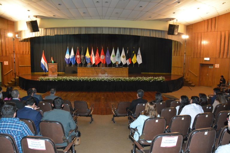 Entrega de reconocimiento a autoridades salientes de la Asamblea Universitaria y del Consejo Superior Universitario de la UNA