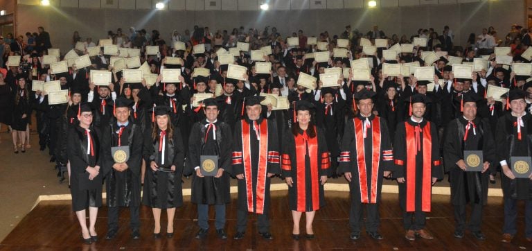 FIUNA celebró aniversario con egreso y abrió ciclo de colaciones 2023