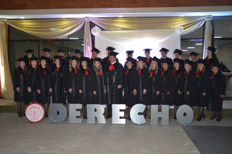 Juristas de la UNA celebraron egreso en San Juan Bautista, Misiones