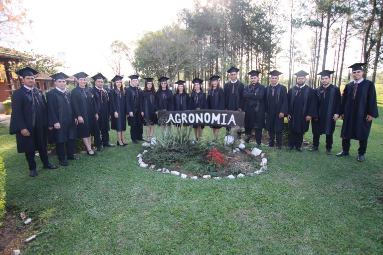 Caazapá celebra egreso de profesionales de agronomía de la UNA