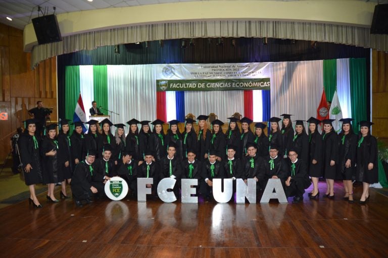 Paraguarí celebra egreso de profesionales de las ciencias económicas