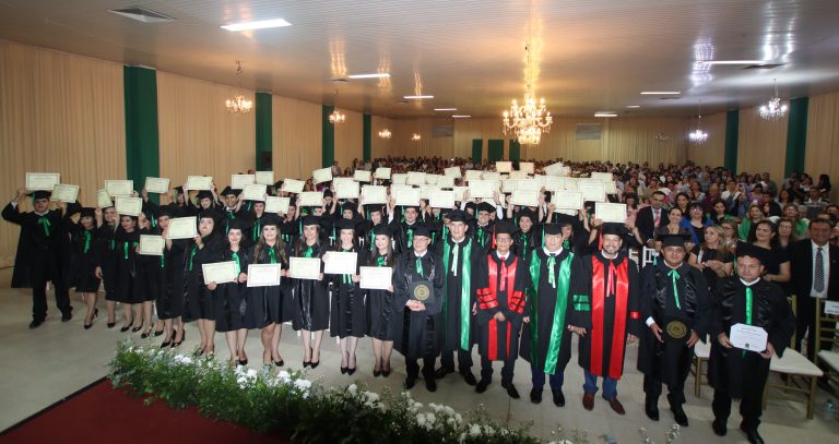 Coronel Oviedo celebró egreso de profesionales de las ciencias económicas