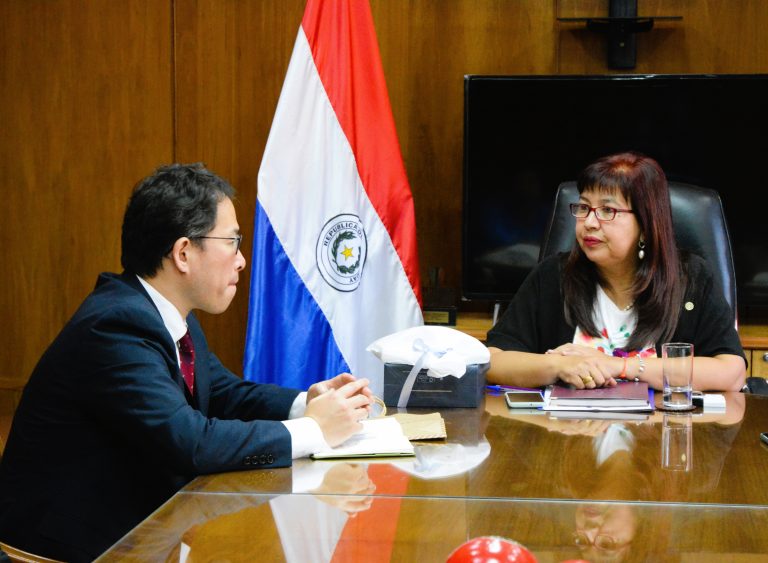 Comitiva de universidad japonesa visitó la UNA con miras a nuevas alianzas de colaboración