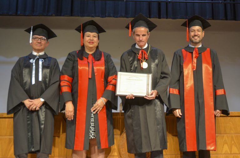 Destacado diplomático argentino es reconocido con doctorado Honoris Causa de la UNA