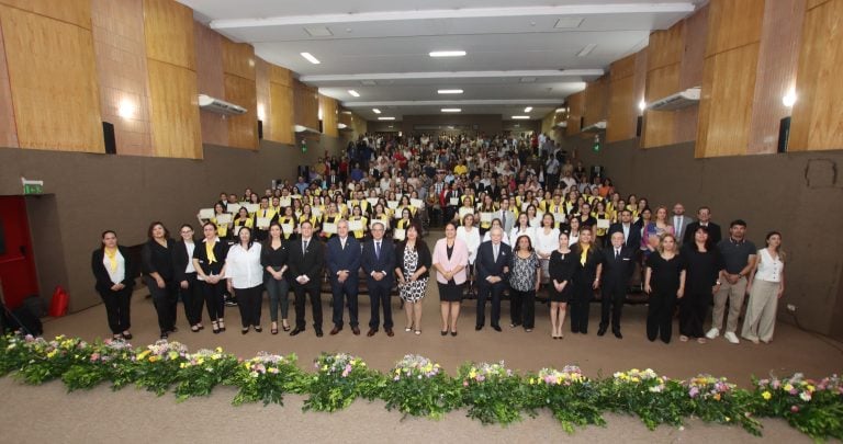 Profesionales de postgrado de Odontología recibieron sus títulos de la UNA