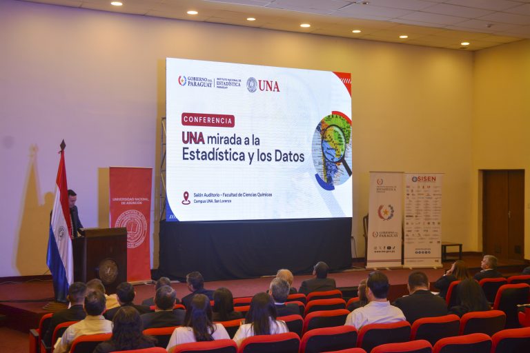 Abordan importancia de la estadística y los datos en conferencia académica