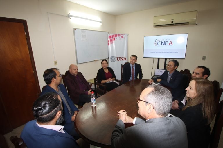 Organismo Internacional de Energía Atómica visitó laboratorios de la UNA y de otras instituciones