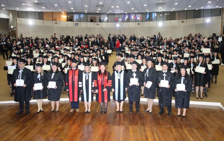 Profesionales de la FCQ-UNA recibieron sus títulos de grado y postgrado