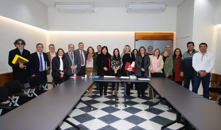 UNA y MEF coordinan acciones para fortalecer la educación pública