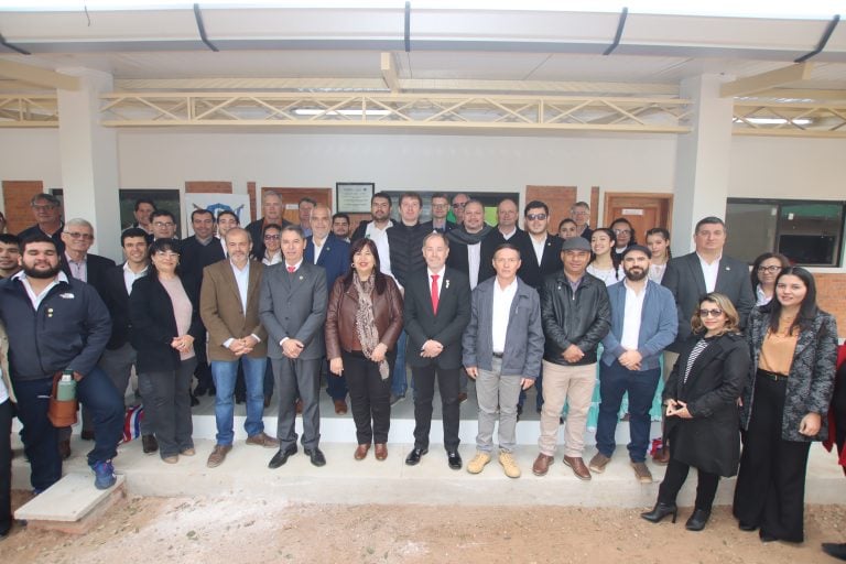 Nuevas aulas y convenio de cooperación fortalecen presencia de la UNA en el Chaco