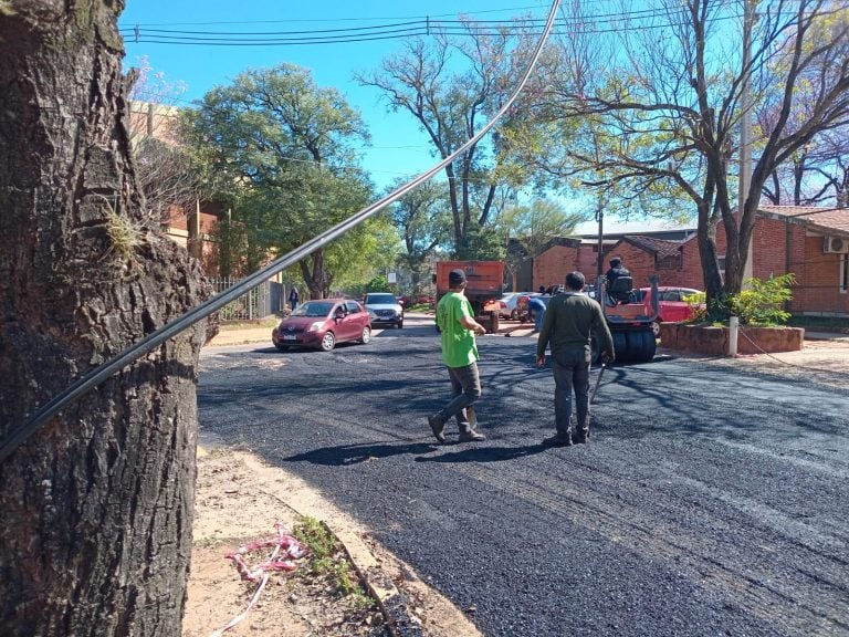 Avanzan históricas obras de reparación y pavimentación en el campus de San Lorenzo