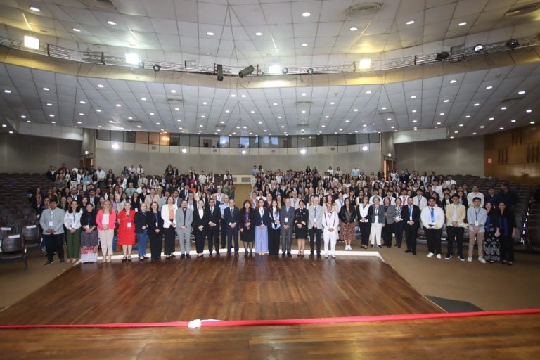 UNA es sede de congreso internacional sobre patología y salud bucal