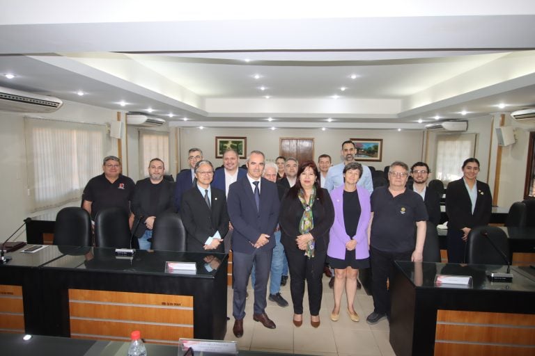 Delegación española visitó la UNA para fortalecer cooperación científica y tecnológica