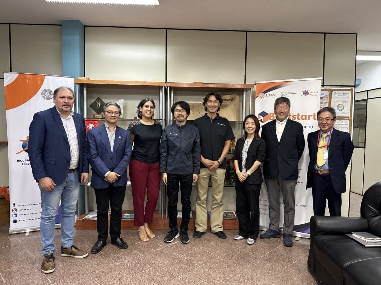 Startup japonesa del sector espacial visitó INCUNA para desarrollar ecosistema emprendedor