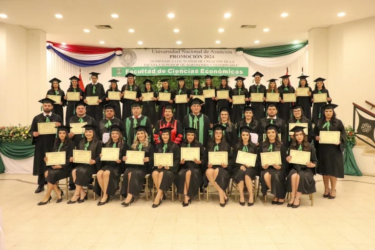 Contadores y administradores de la UNA egresaron en Coronel Oviedo