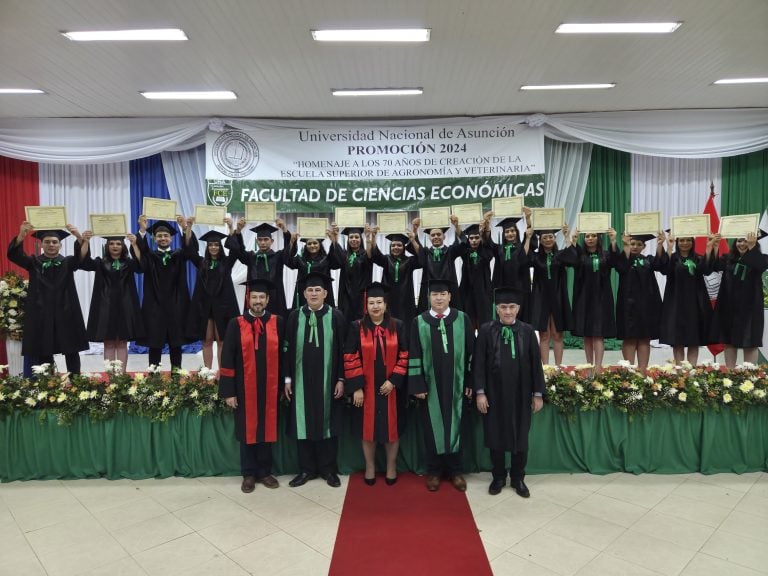 Contadores de la UNA reciben sus títulos en San Pedro del Ycuamandyyú