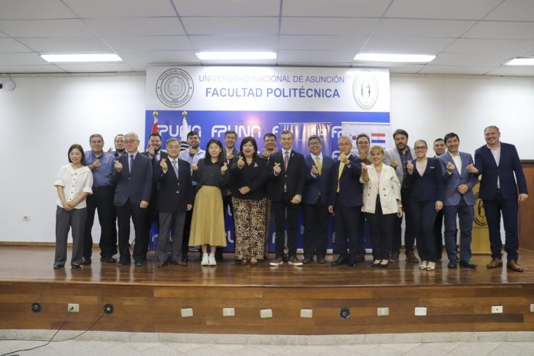 Presentan resultados de capacitación internacional en la FP-UNA