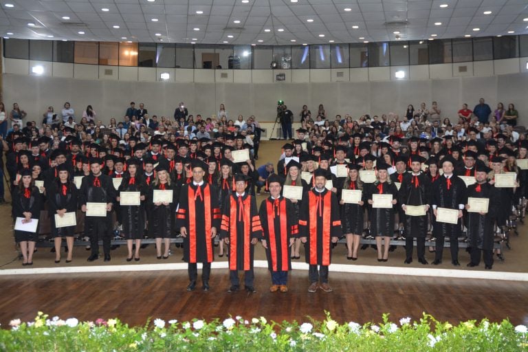 Derecho celebra egreso de profesionales de la UNA
