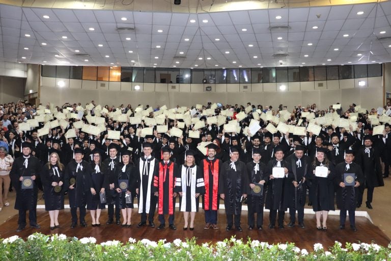 La UNA celebró egreso de profesionales de la Facultad Politécnica