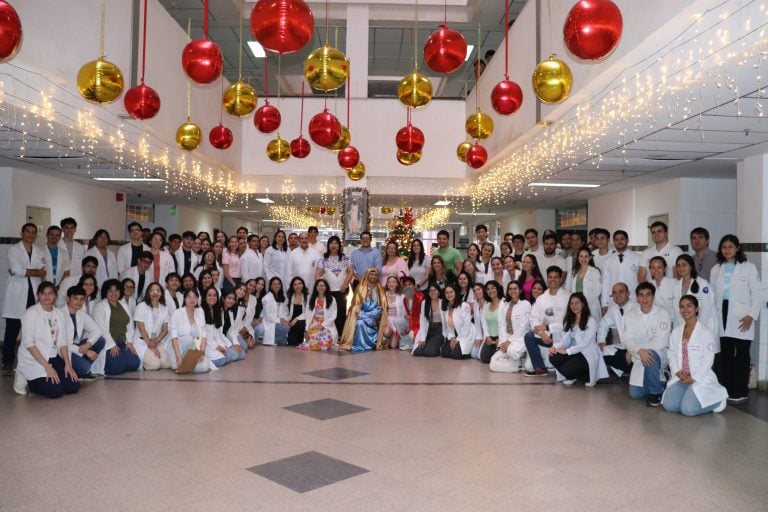 Gesto altruista de la UNA llevó alegría a la niñez en el Día de Reyes